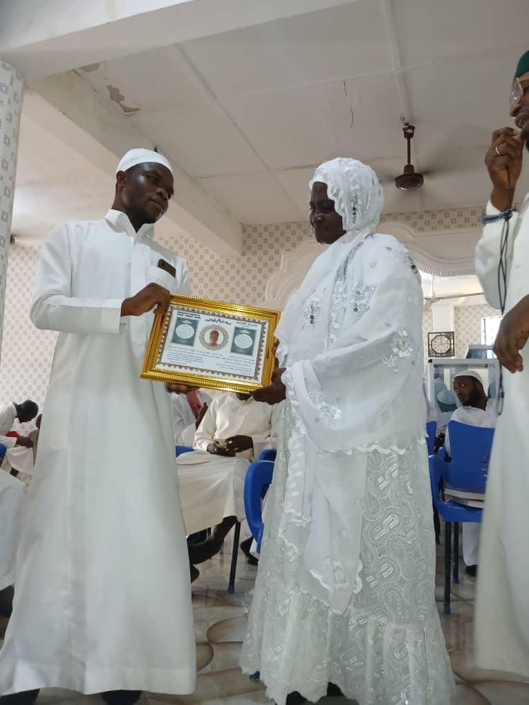 Mallams awarding a student